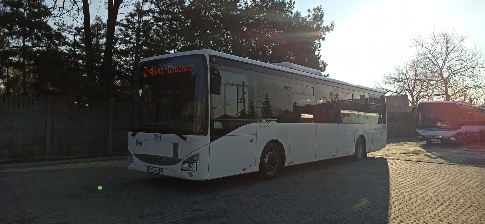 Autobus Iveco, widok z boku.